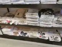 Bebes y niños de Tops del mayorista de ropa vivigroupsas en Italia