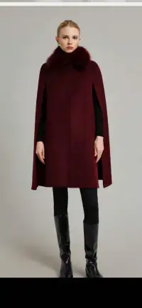 MulherCasacos de distribuidor de roupas vivigroupsas em Itália