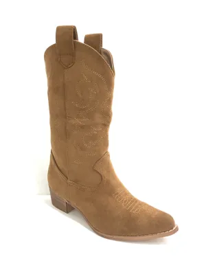 Unisex's Shoes from clothing wholesaler Suredelle in France