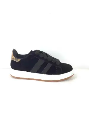 Unisex's Shoes from clothing wholesaler Suredelle in France