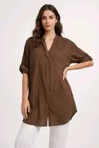 MulherTops de distribuidor de roupas Monica Moda em Itália