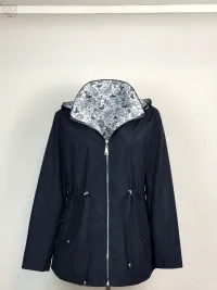 Vêtements d'extérieur pour Femmes du grossiste en vêtements 福莱特服饰 en Italie