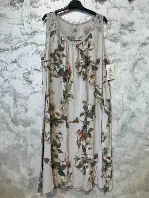 Robes pour Femmes  du grossiste en vêtements Royal fashion srls en Italie
