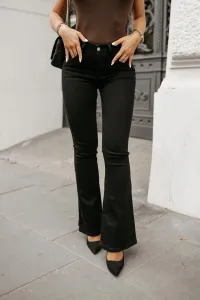 Women's Bottoms from clothing wholesaler Estée Brown in France