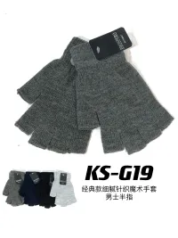 HomemAcessórios de distribuidor de roupas Prospero em Itália