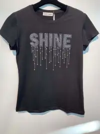 Hauts pour Femmes  du grossiste en vêtements AMICIZIA en null