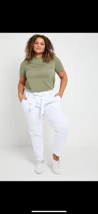 Talla grande de Tops del mayorista de ropa Anne &Co en Francia