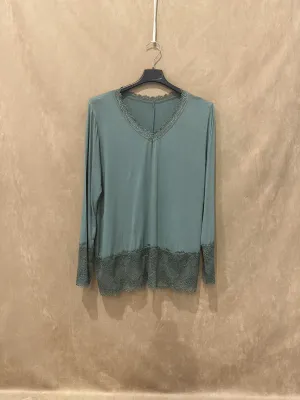 Women's Tops from clothing wholesaler Anne &Co in France