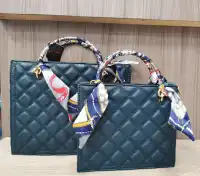 Mujer de Bolsos del mayorista de ropa pelletteria zgh en Francia