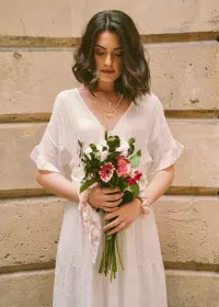 MulherVestidos de distribuidor de roupas KALISTA em França