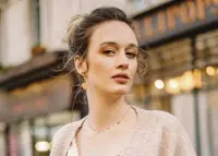 MulherJoalharia de distribuidor de roupas KALISTA em França