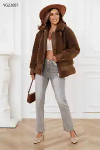 Vêtements d'extérieur pour Femmes  du grossiste en vêtements YISHUN en Italie