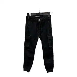 HomemCalças/Saia de distribuidor de roupas FREE STAR em França