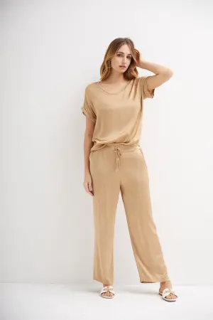 MulherTops de distribuidor de roupas Pinka em França